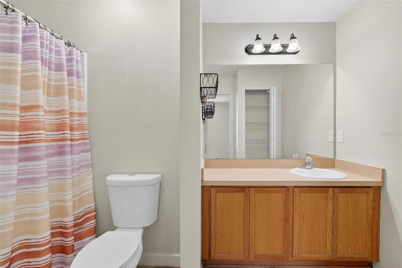 Listing photo id 24 for 2605 Oleander Lakes Drive