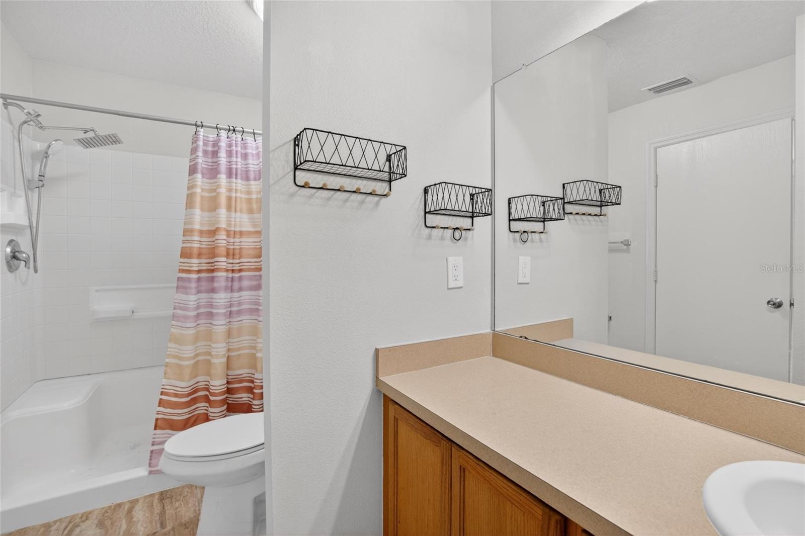 Listing photo id 26 for 2605 Oleander Lakes Drive