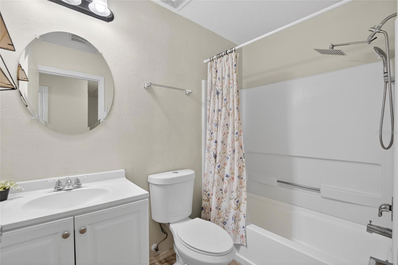 Listing photo id 31 for 2605 Oleander Lakes Drive