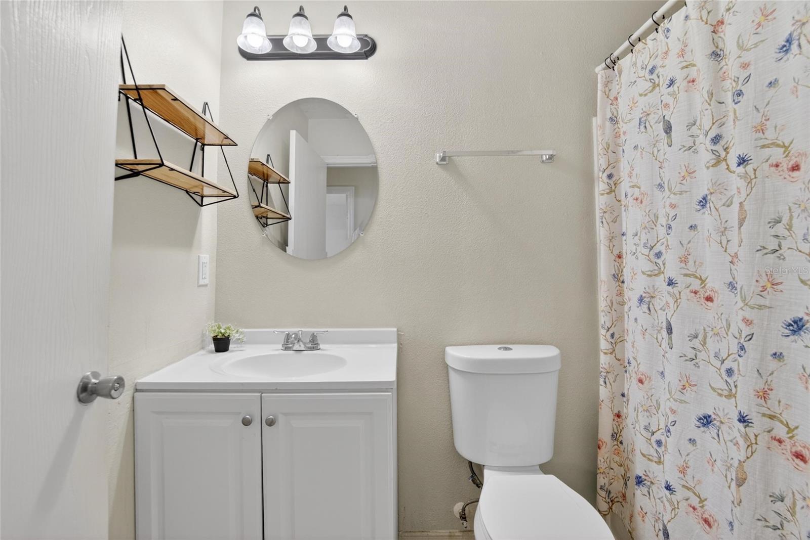 Listing photo id 32 for 2605 Oleander Lakes Drive