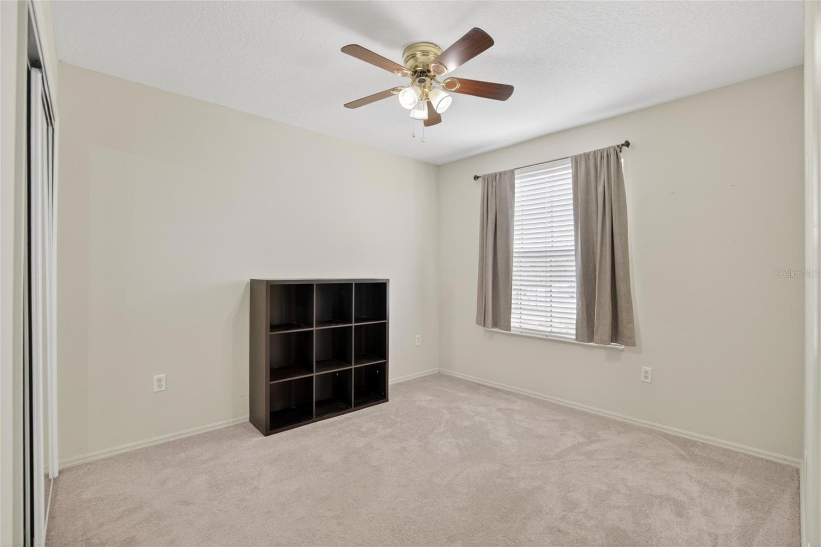 Listing photo id 33 for 2605 Oleander Lakes Drive