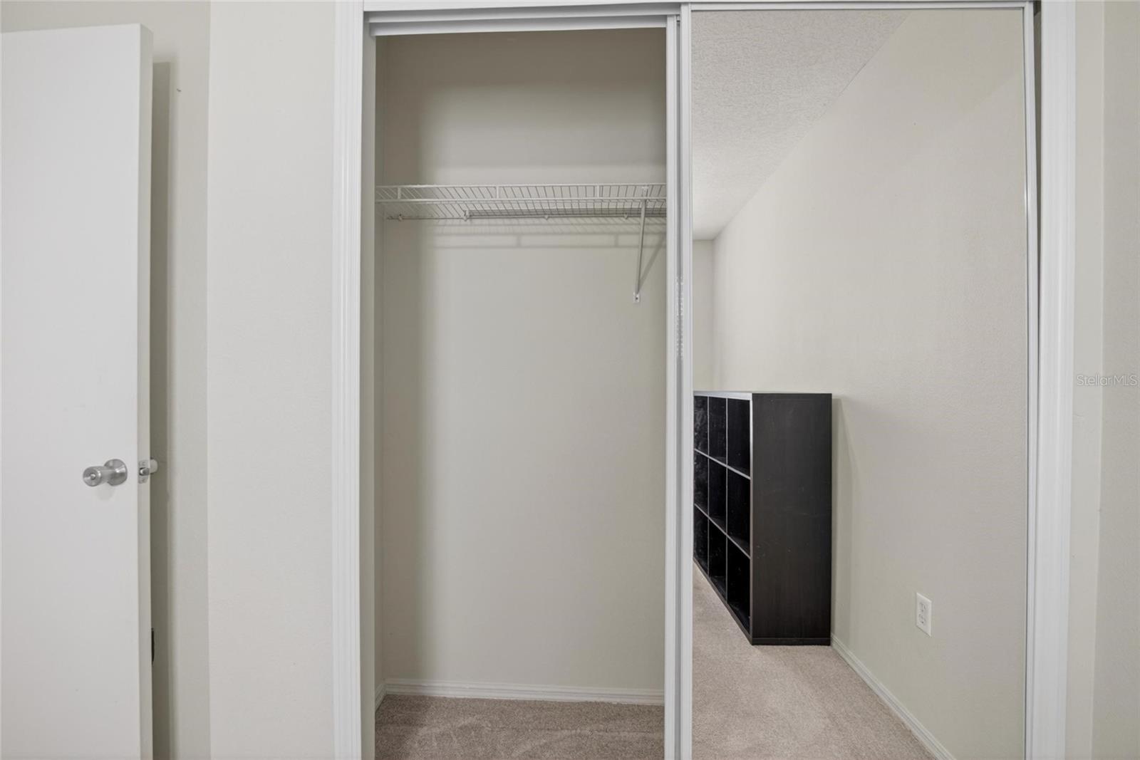 Listing photo id 34 for 2605 Oleander Lakes Drive