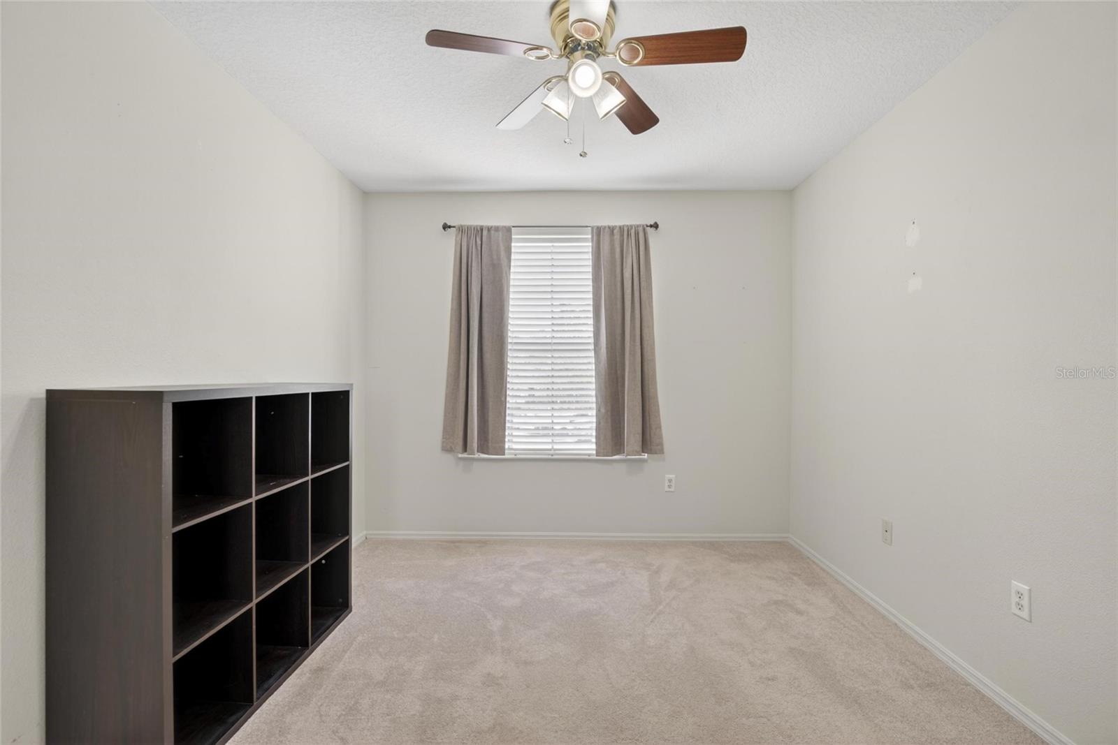 Listing photo id 35 for 2605 Oleander Lakes Drive