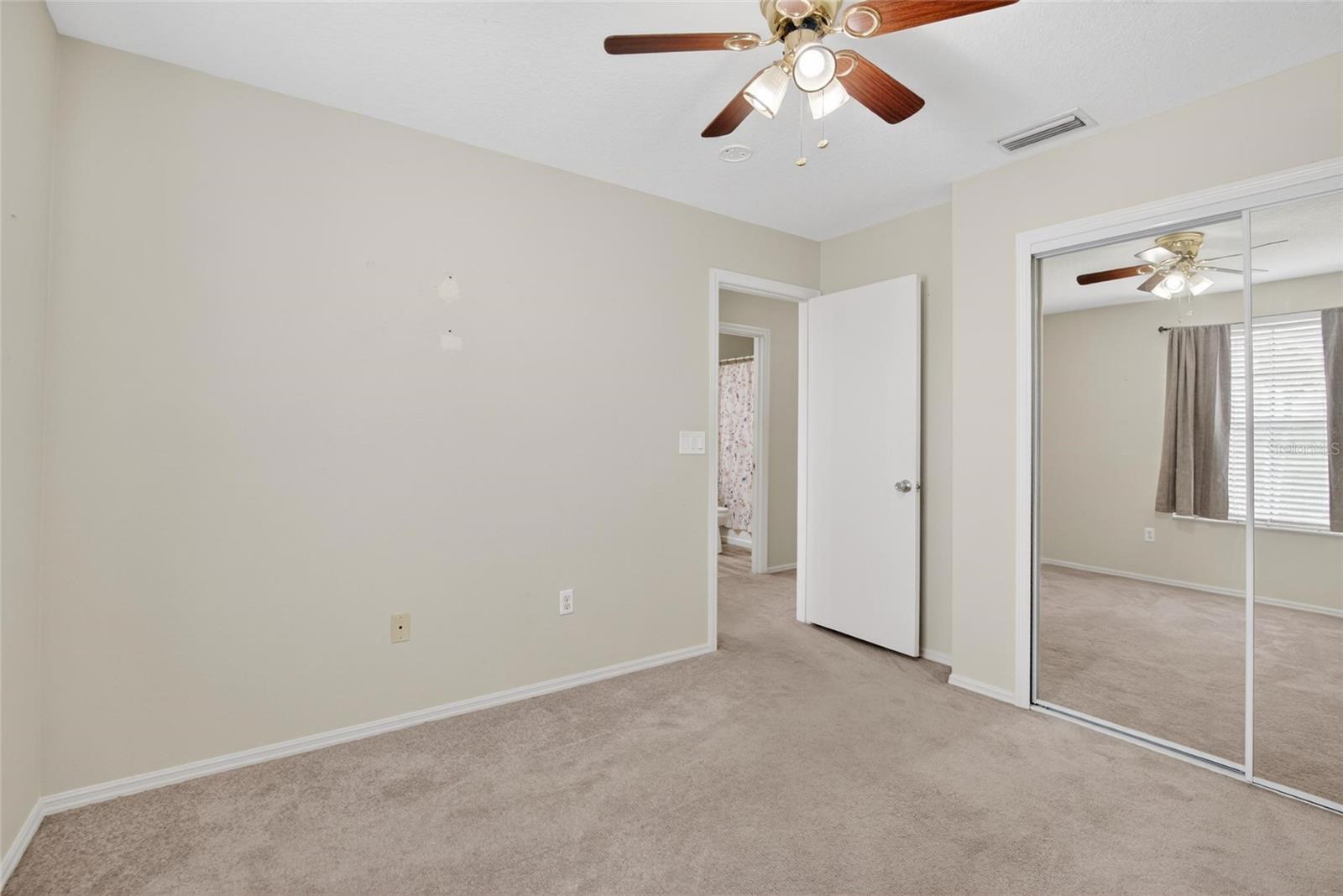 Listing photo id 37 for 2605 Oleander Lakes Drive