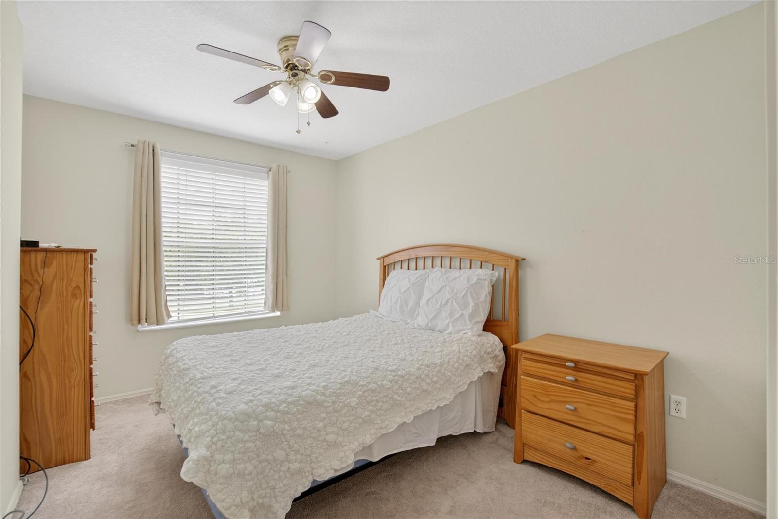 Listing photo id 38 for 2605 Oleander Lakes Drive