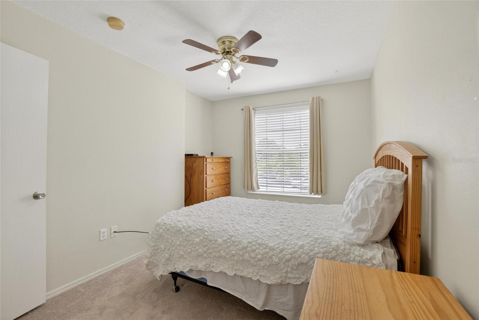 Listing photo id 39 for 2605 Oleander Lakes Drive