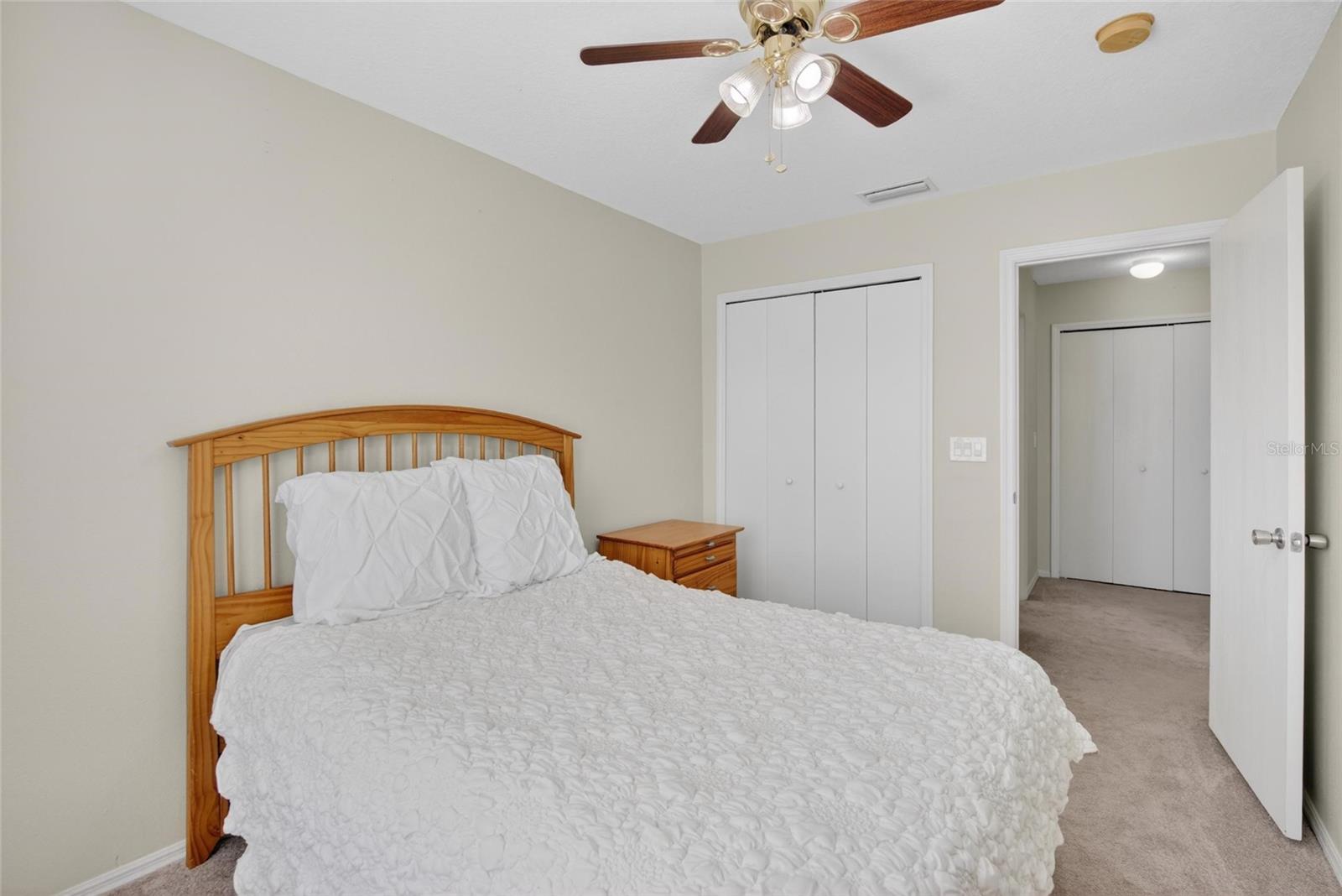 Listing photo id 41 for 2605 Oleander Lakes Drive