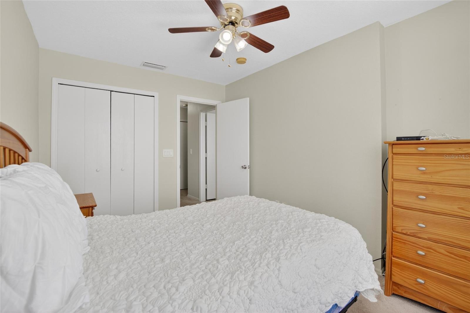 Listing photo id 42 for 2605 Oleander Lakes Drive