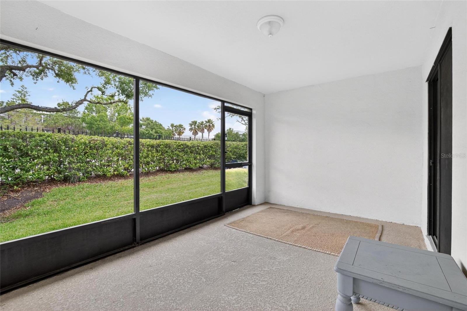 Listing photo id 43 for 2605 Oleander Lakes Drive