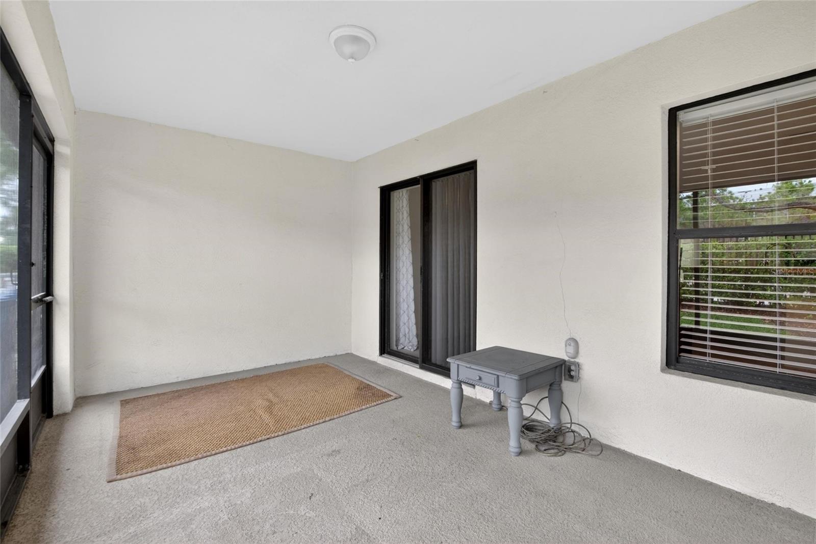 Listing photo id 46 for 2605 Oleander Lakes Drive