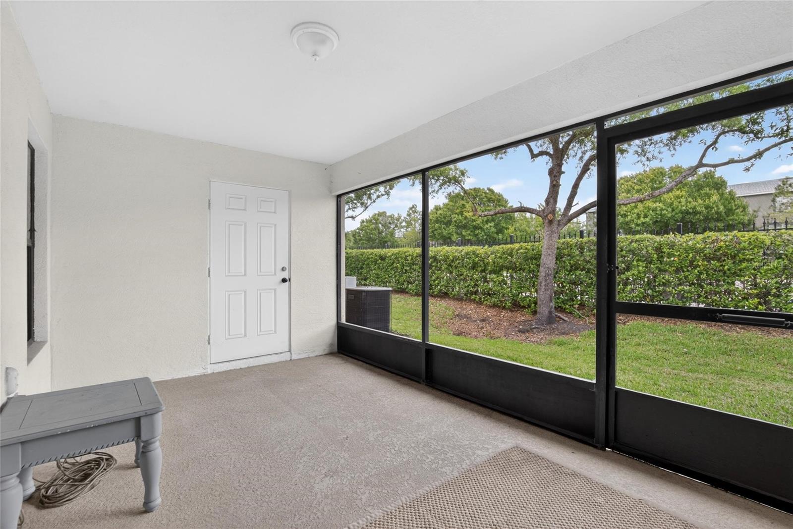 Listing photo id 48 for 2605 Oleander Lakes Drive