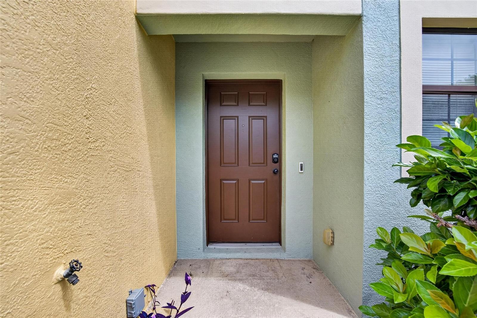 Listing photo id 53 for 2605 Oleander Lakes Drive