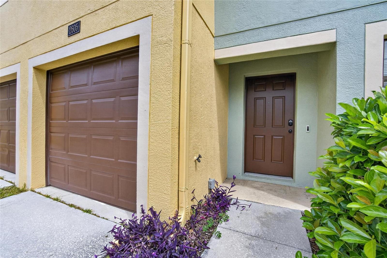 Listing photo id 54 for 2605 Oleander Lakes Drive