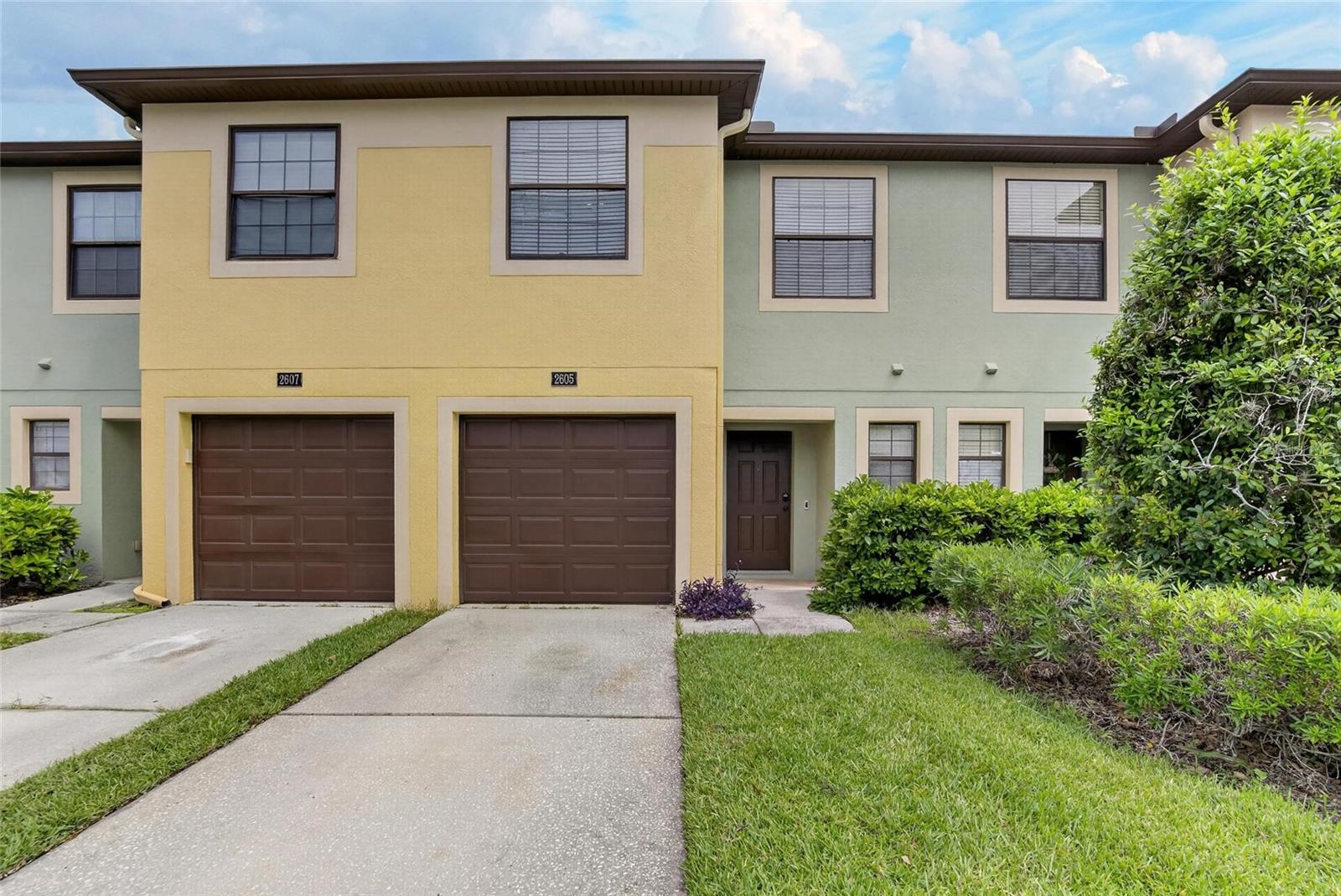 Listing photo id 57 for 2605 Oleander Lakes Drive