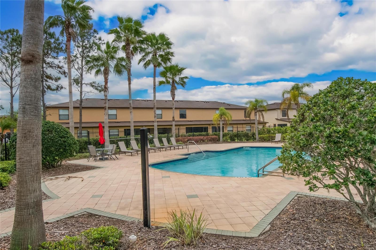 Listing photo id 62 for 2605 Oleander Lakes Drive