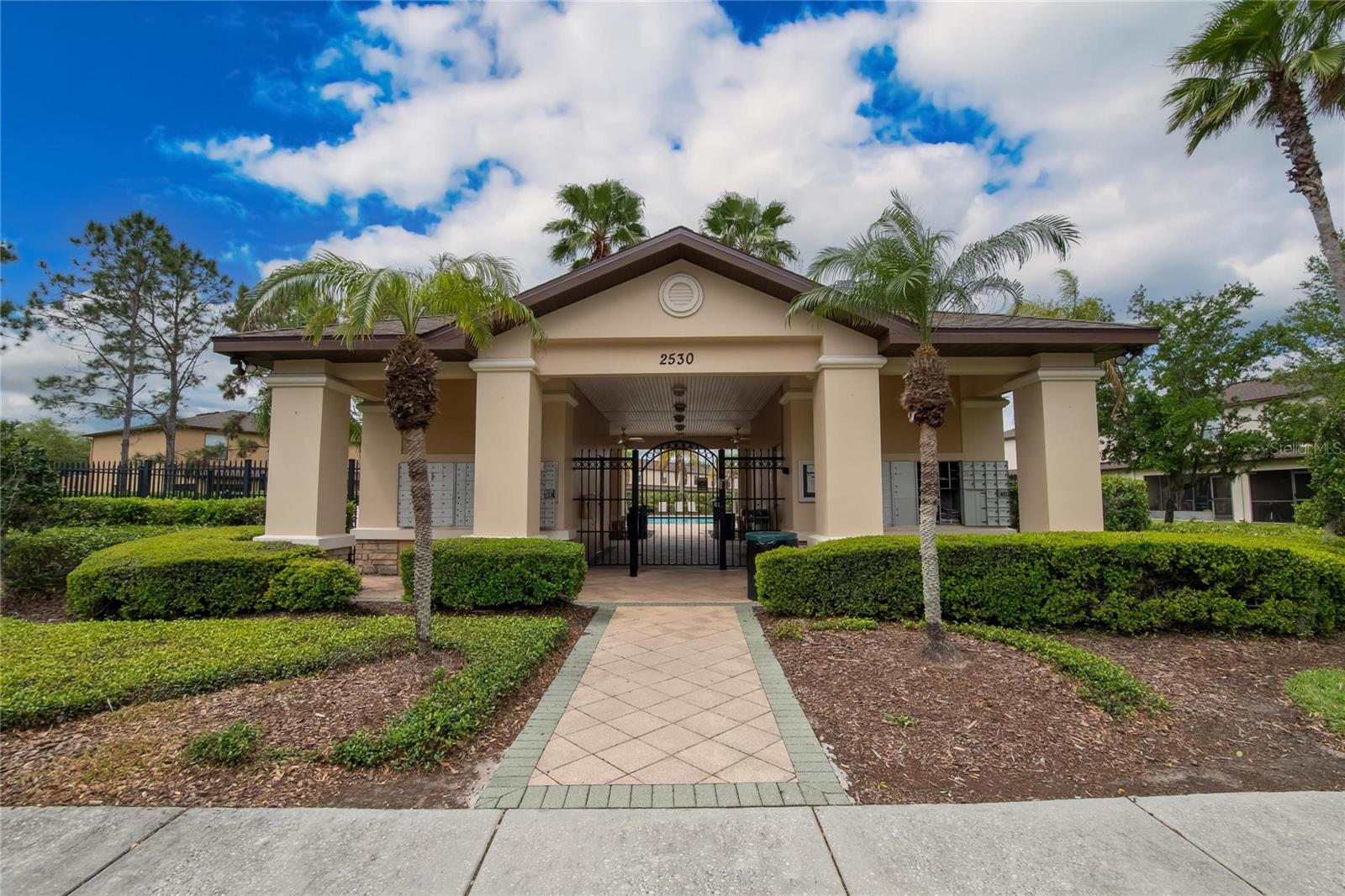 Listing photo id 63 for 2605 Oleander Lakes Drive