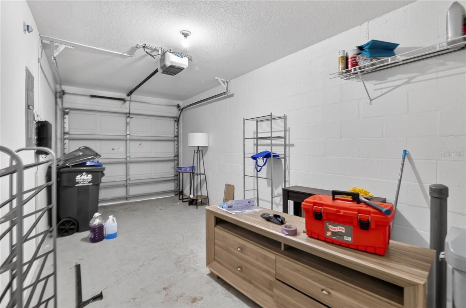 Listing photo id 66 for 2605 Oleander Lakes Drive