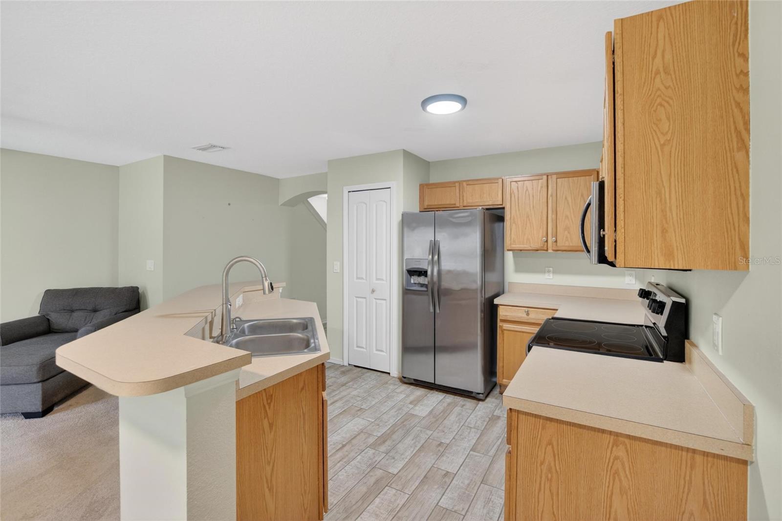 Listing photo id 7 for 2605 Oleander Lakes Drive