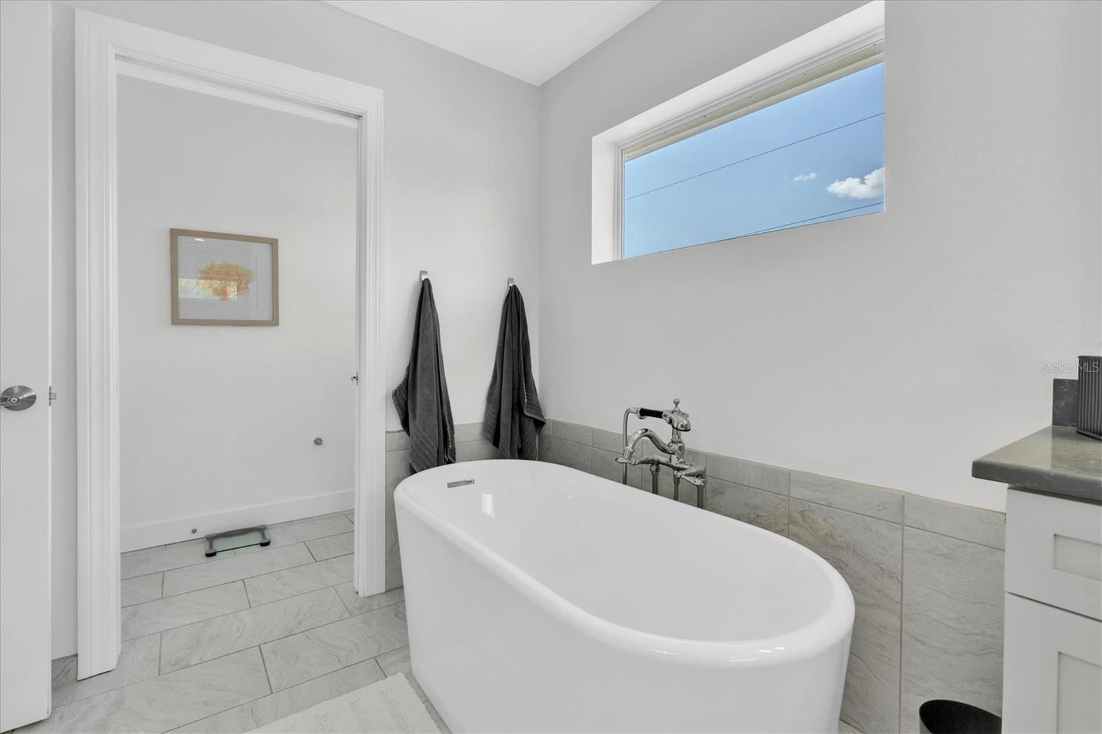 Image 25 of 50 For 520 65th Street N