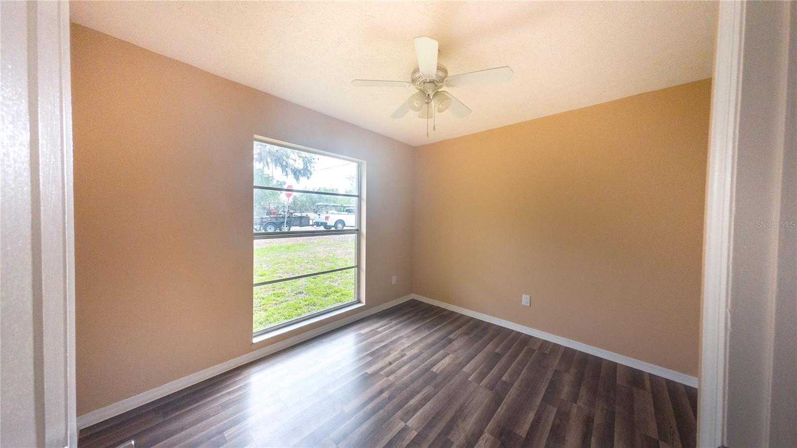 Listing photo id 10 for 3320 Las Brisas Drive