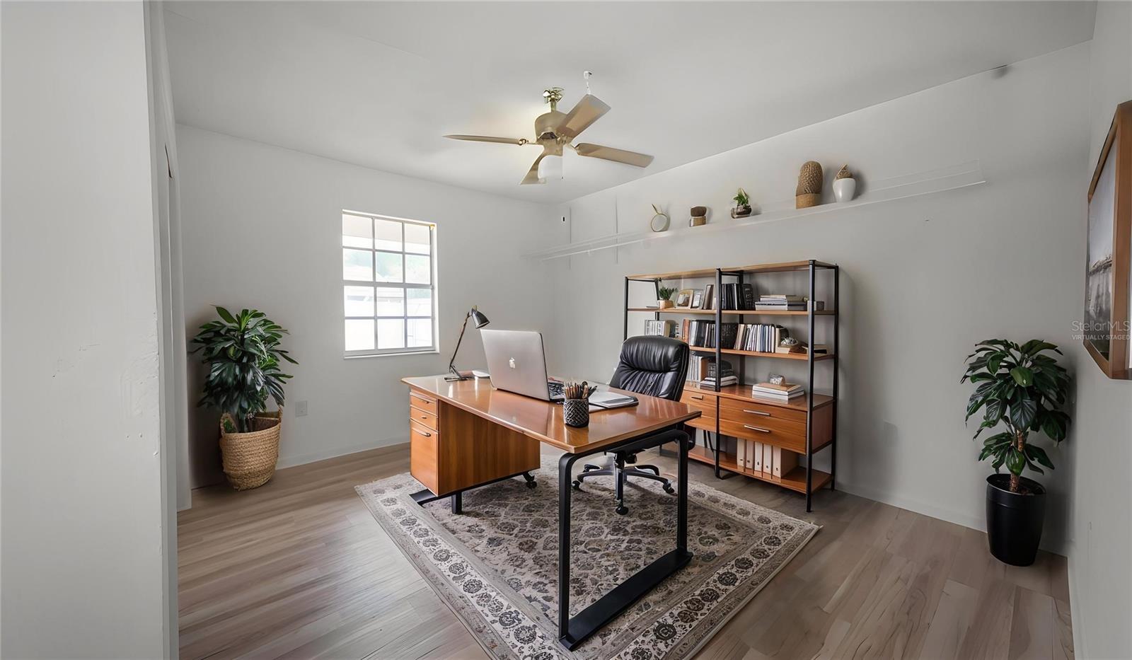 Listing photo id 13 for 3320 Las Brisas Drive