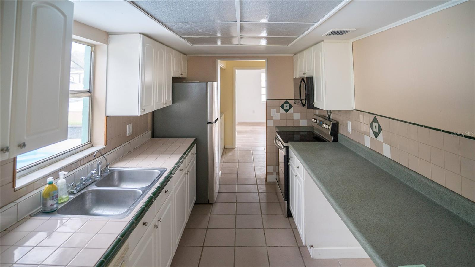 Listing photo id 5 for 3320 Las Brisas Drive