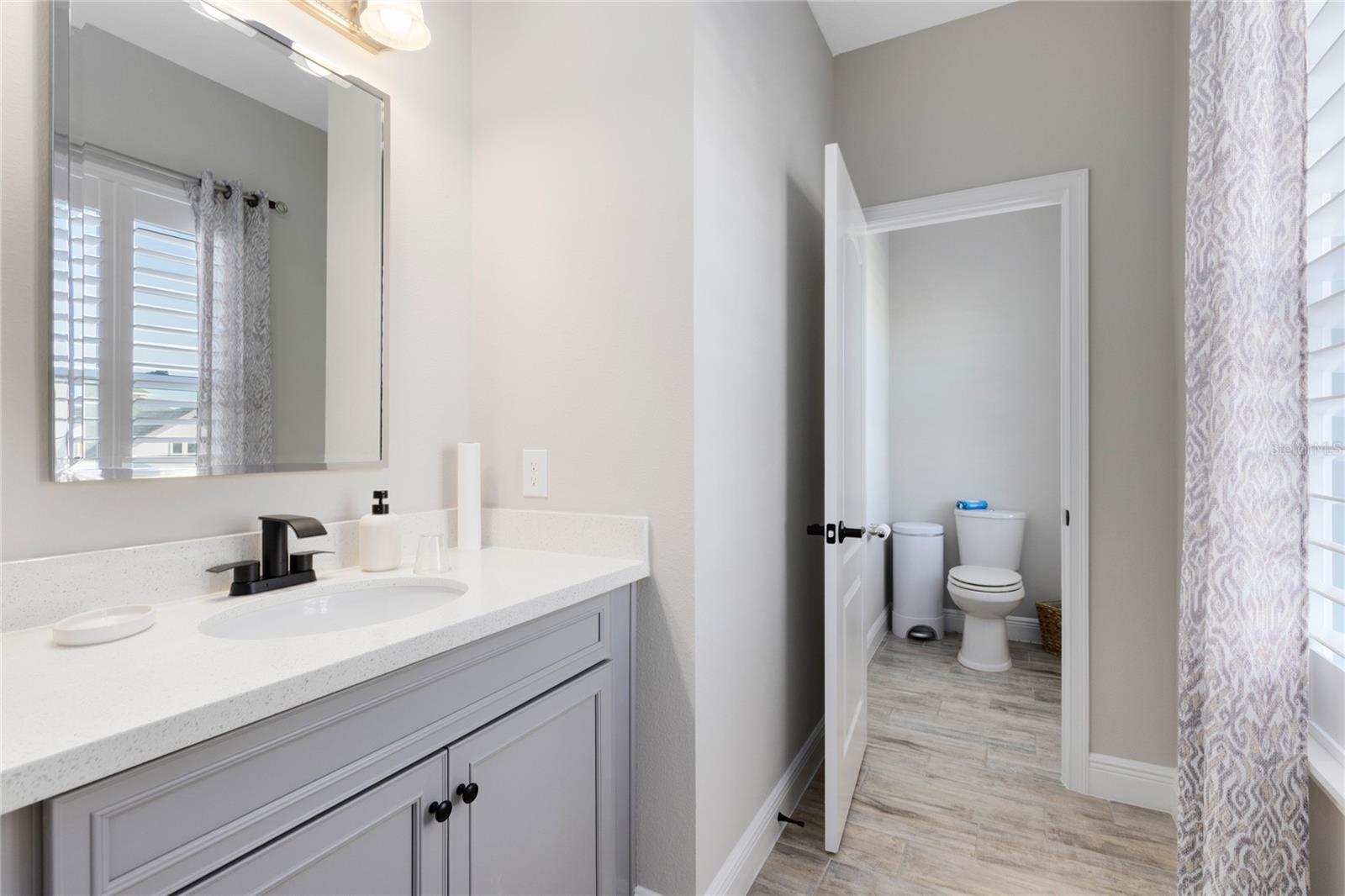 Image 18 of 47 For 9374 Reymont Street