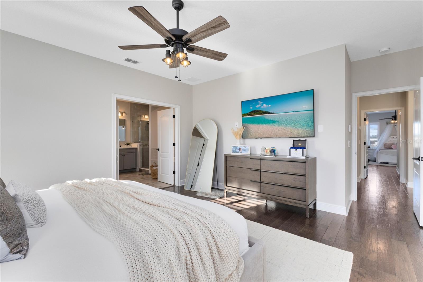 Image 24 of 47 For 9374 Reymont Street