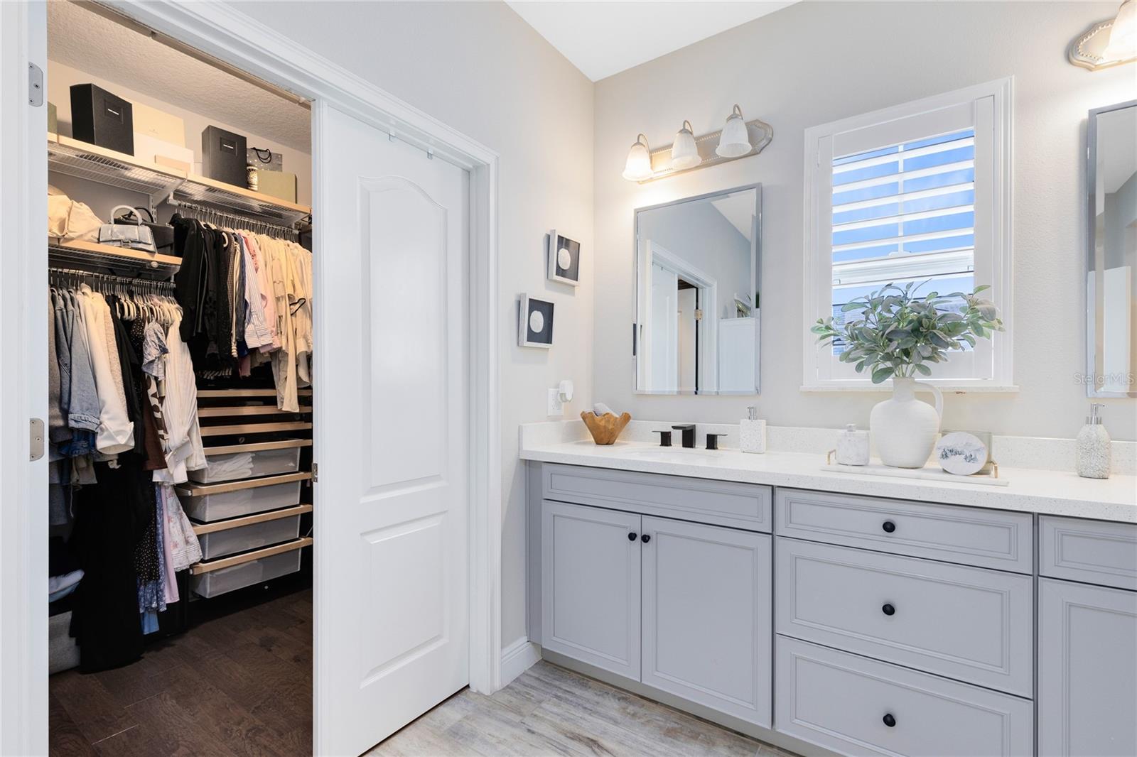 Image 26 of 47 For 9374 Reymont Street