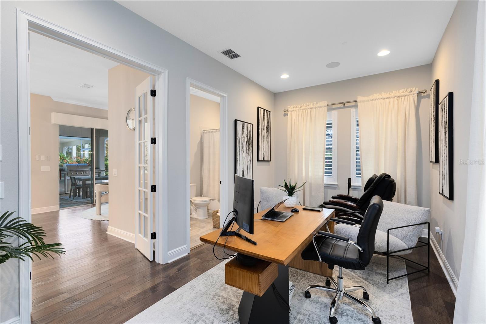 Image 32 of 47 For 9374 Reymont Street