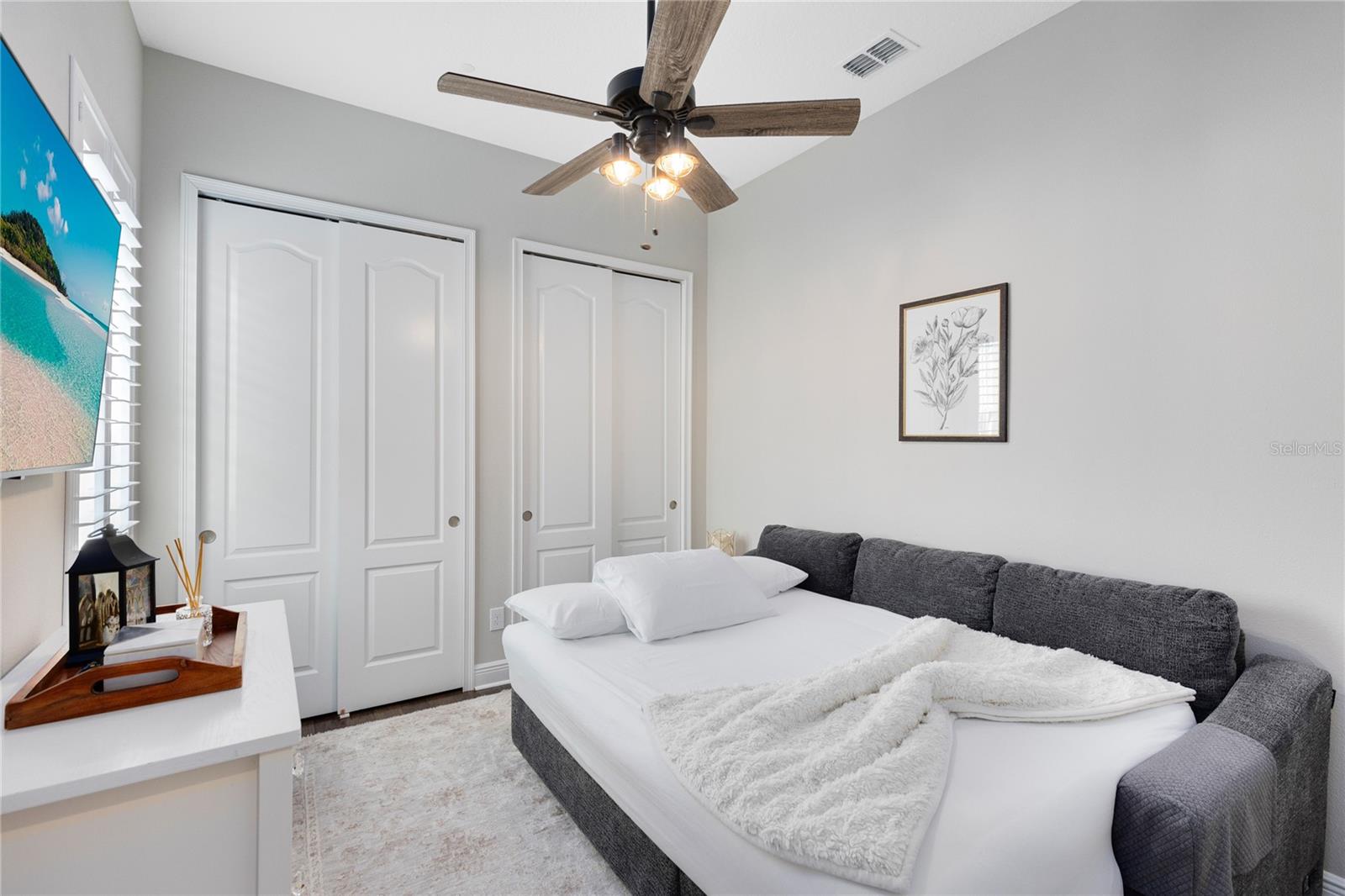 Image 33 of 47 For 9374 Reymont Street