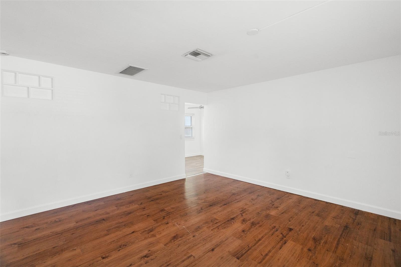 Listing photo id 8 for 2835 11th Avenue N