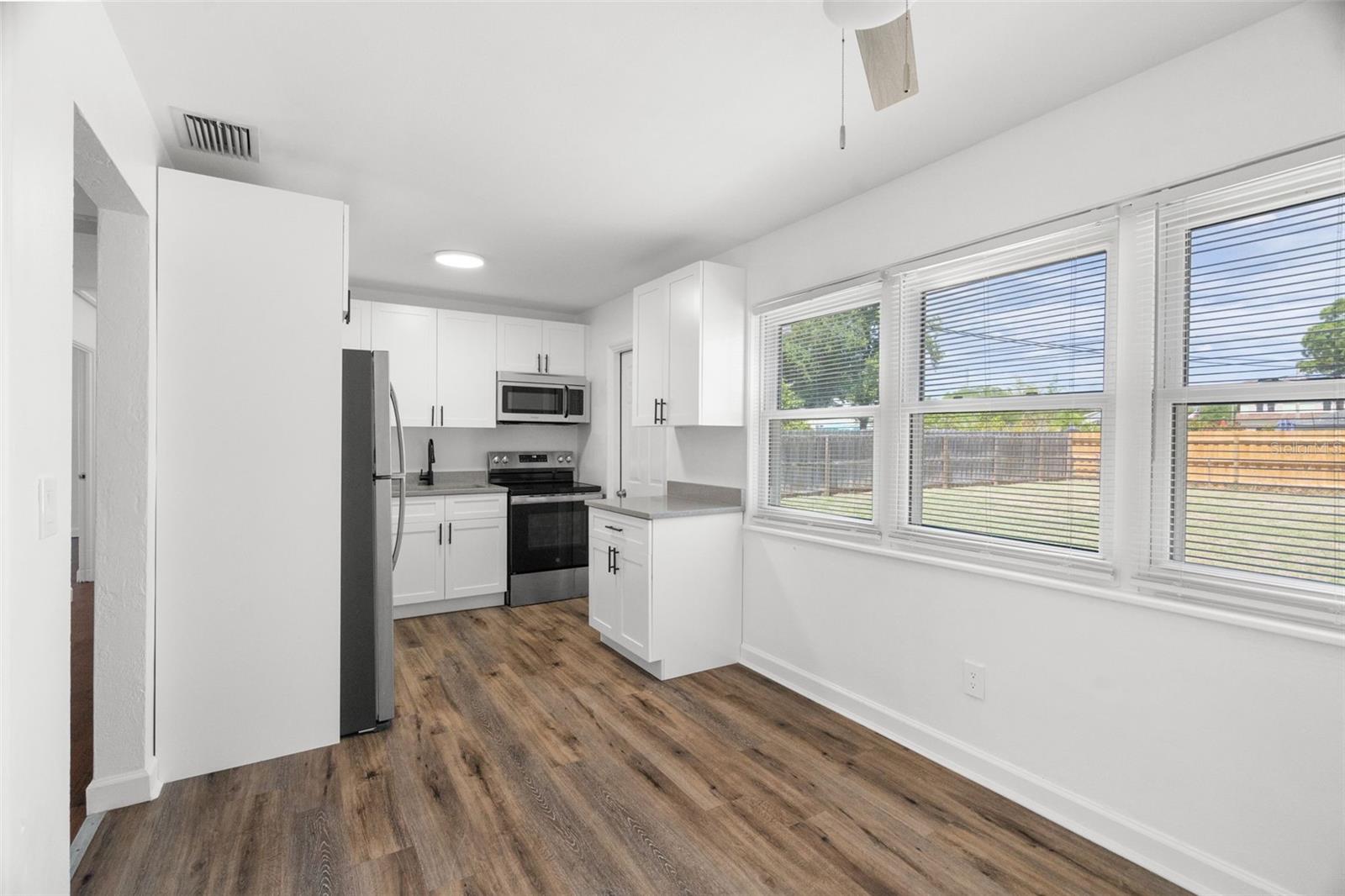 Listing photo id 9 for 2835 11th Avenue N