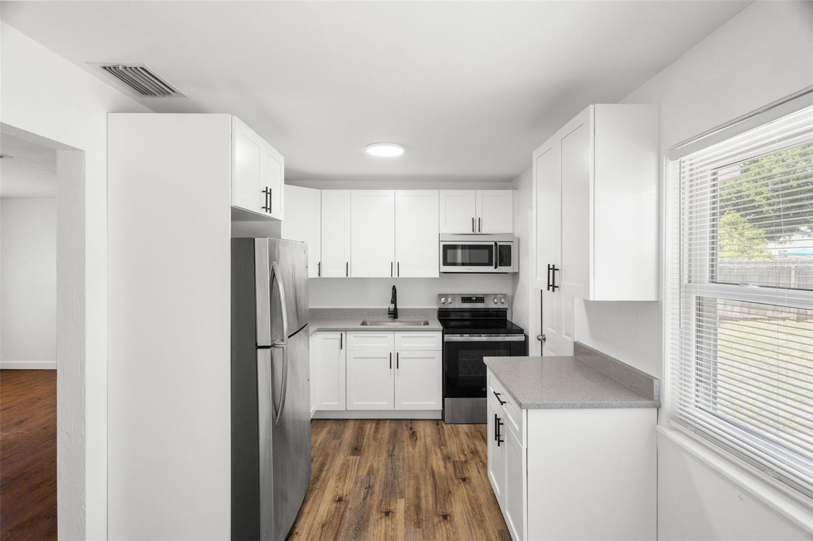 Listing photo id 11 for 2835 11th Avenue N