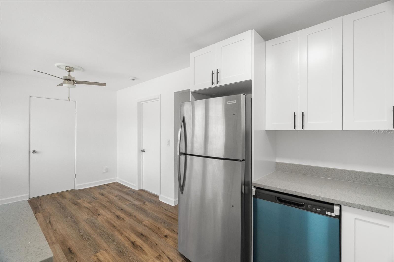 Listing photo id 12 for 2835 11th Avenue N