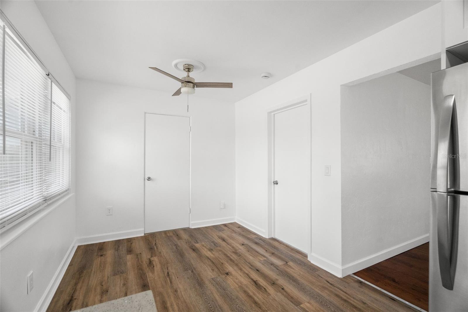 Listing photo id 13 for 2835 11th Avenue N