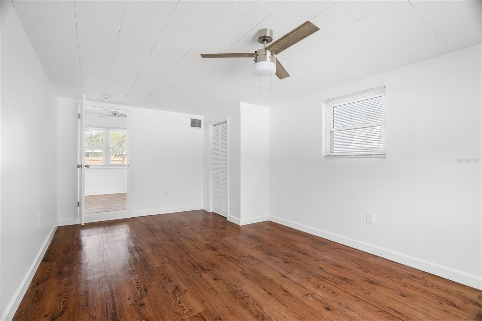 Listing photo id 16 for 2835 11th Avenue N