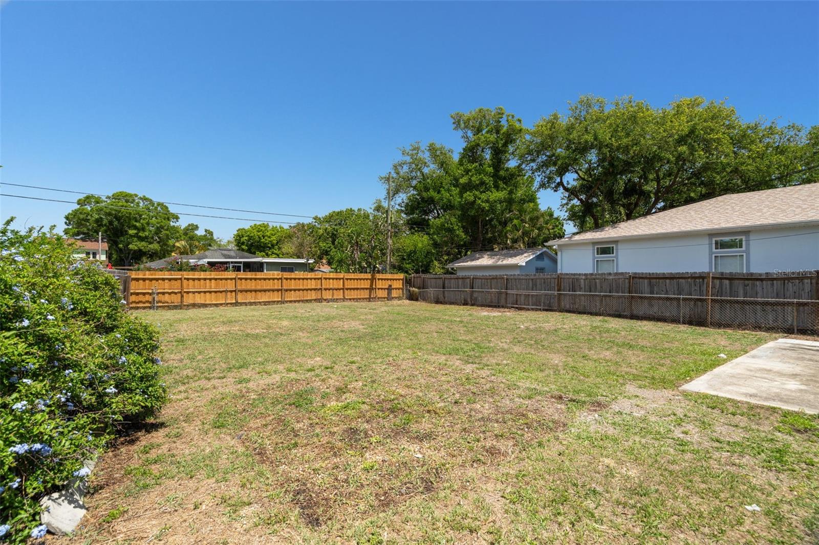 Listing photo id 17 for 2835 11th Avenue N