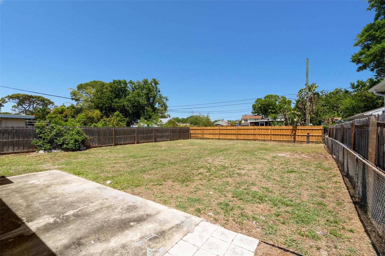 Listing photo id 18 for 2835 11th Avenue N