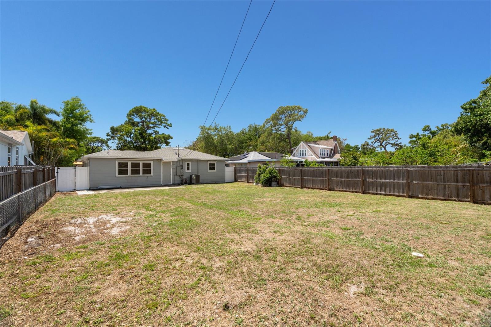 Listing photo id 20 for 2835 11th Avenue N