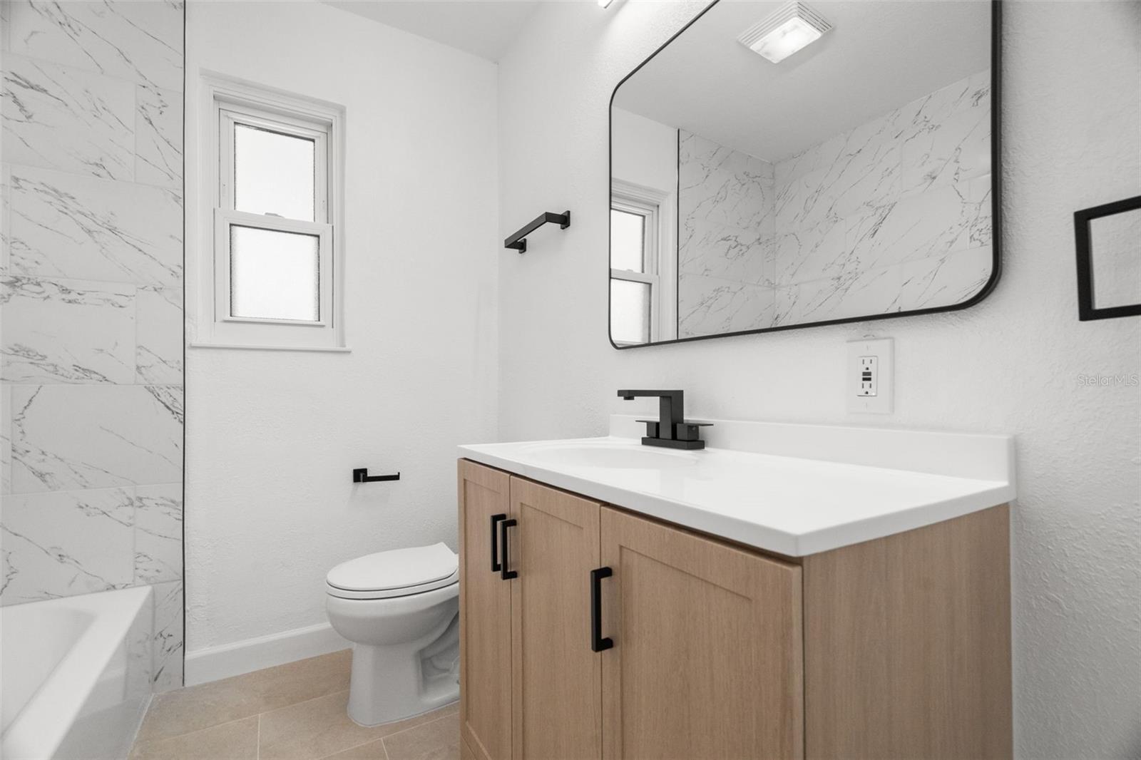 Listing photo id 2 for 2835 11th Avenue N