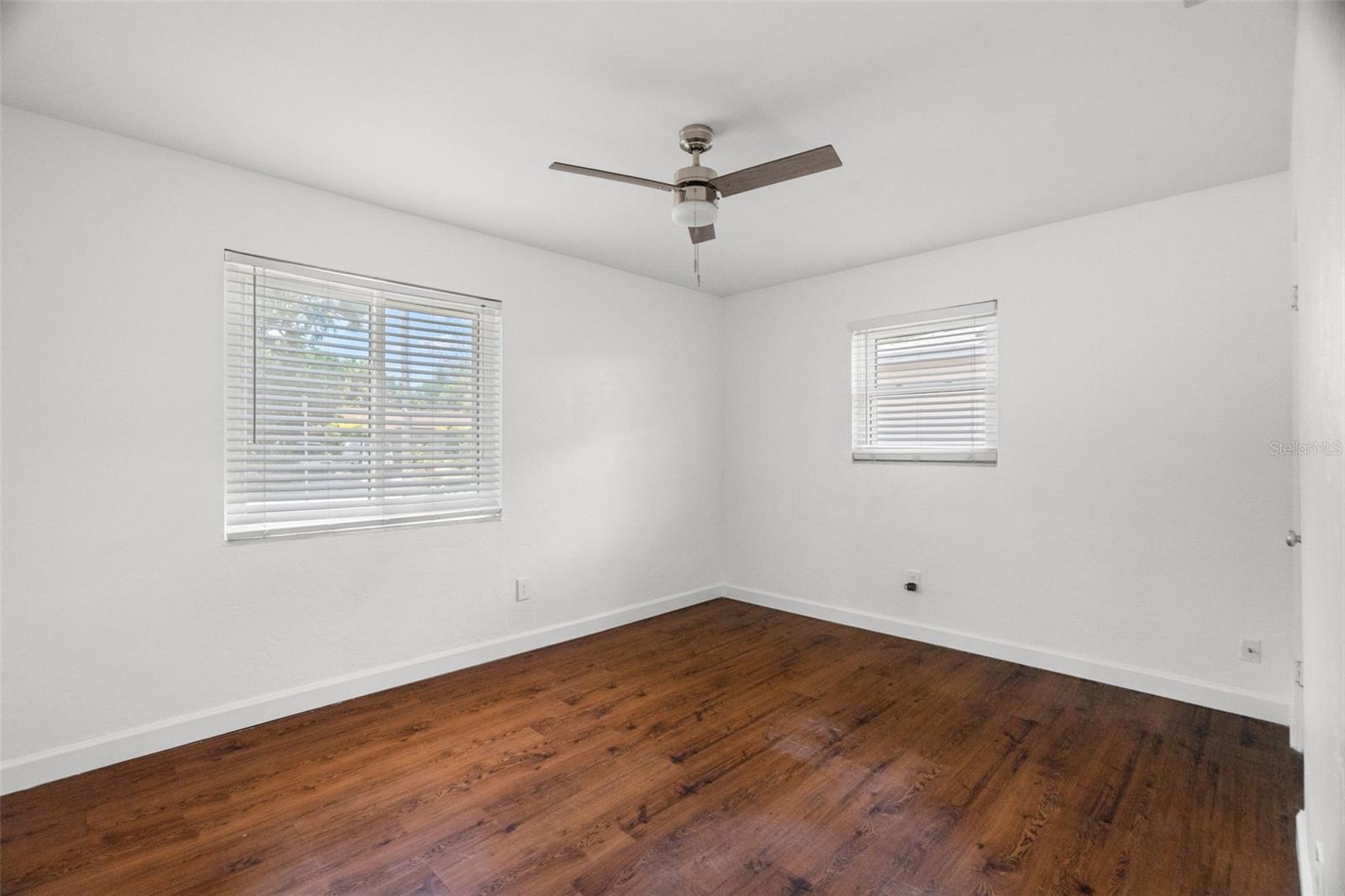 Listing photo id 5 for 2835 11th Avenue N