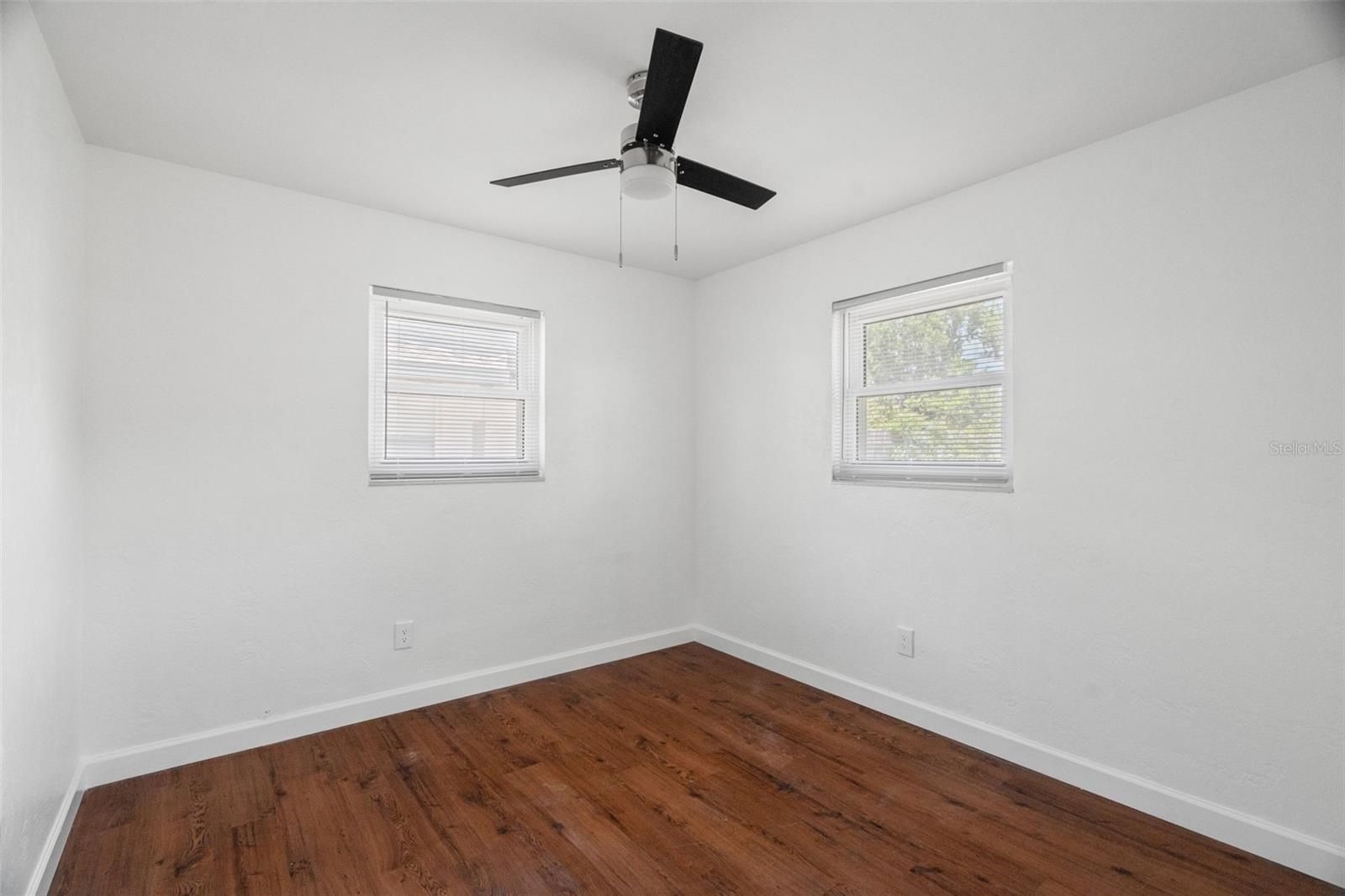 Listing photo id 6 for 2835 11th Avenue N