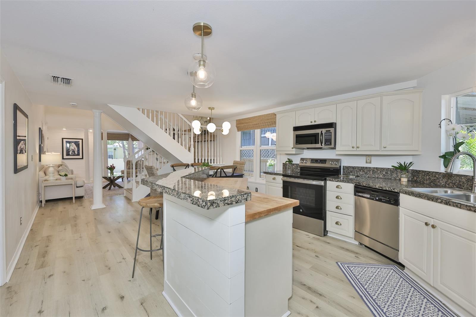 Listing photo id 10 for 1615 Watrous Avenue