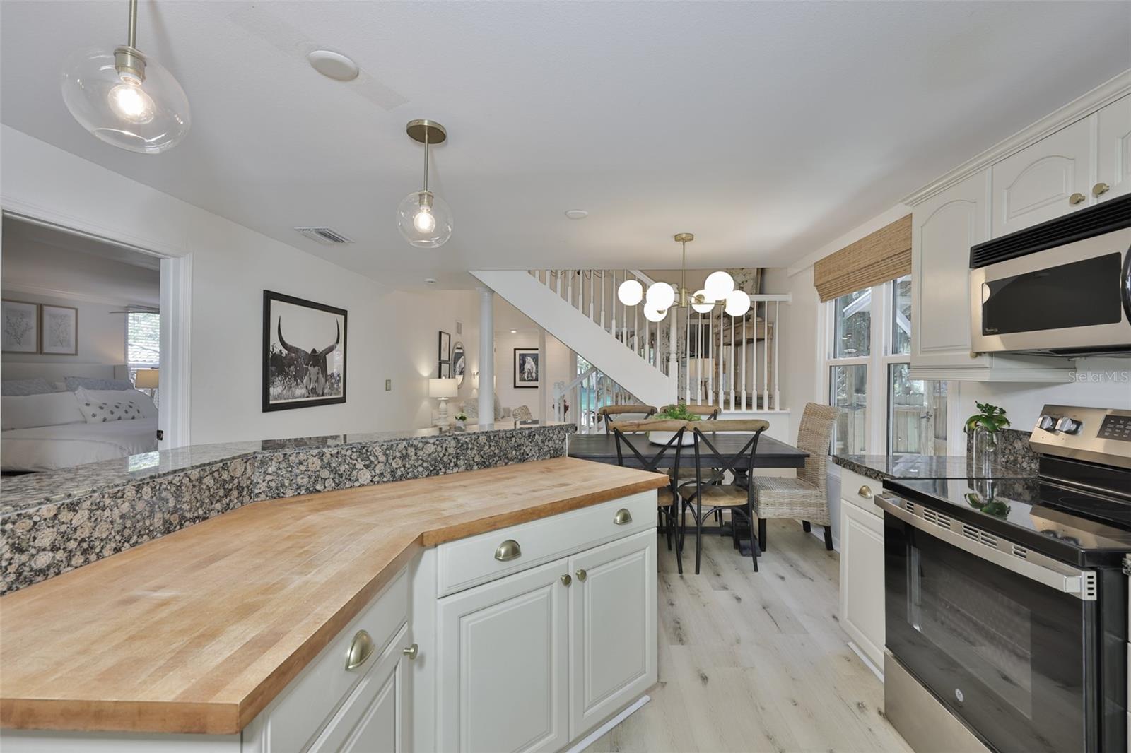 Listing photo id 11 for 1615 Watrous Avenue