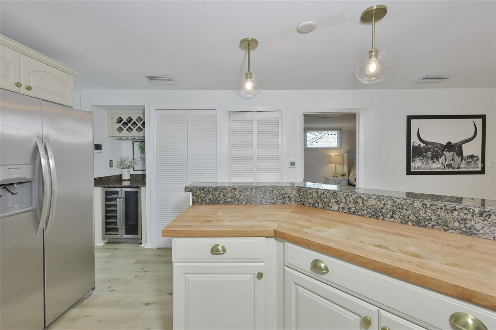 Listing photo id 13 for 1615 Watrous Avenue