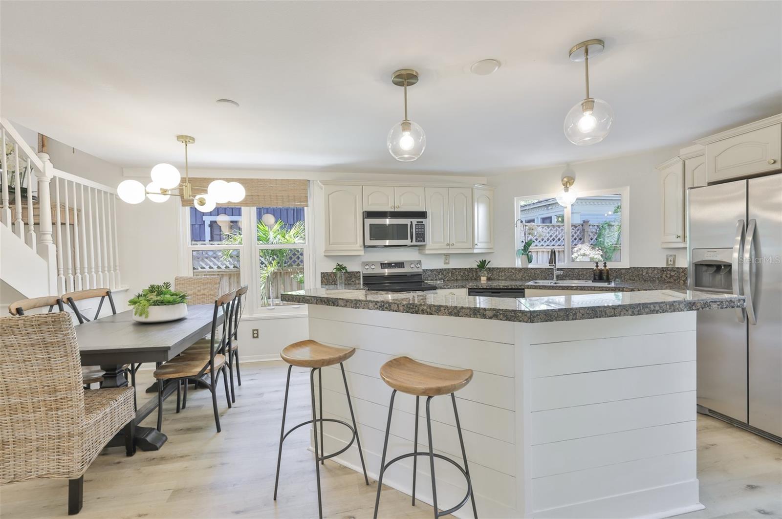 Listing photo id 15 for 1615 Watrous Avenue