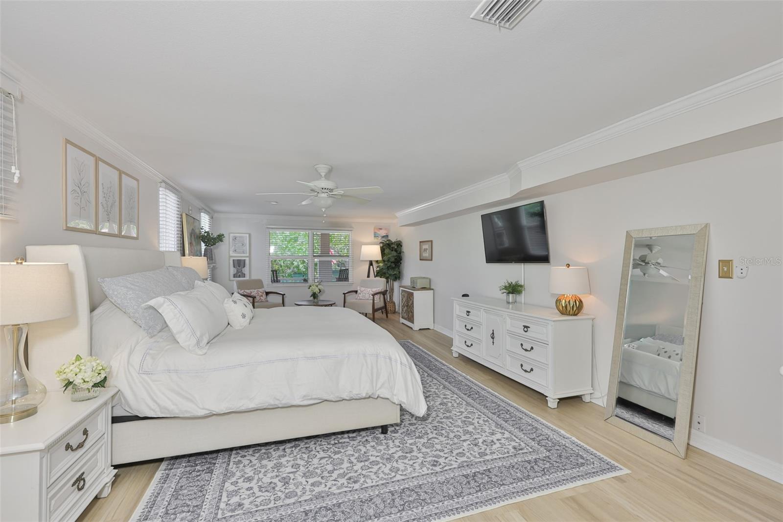 Listing photo id 20 for 1615 Watrous Avenue