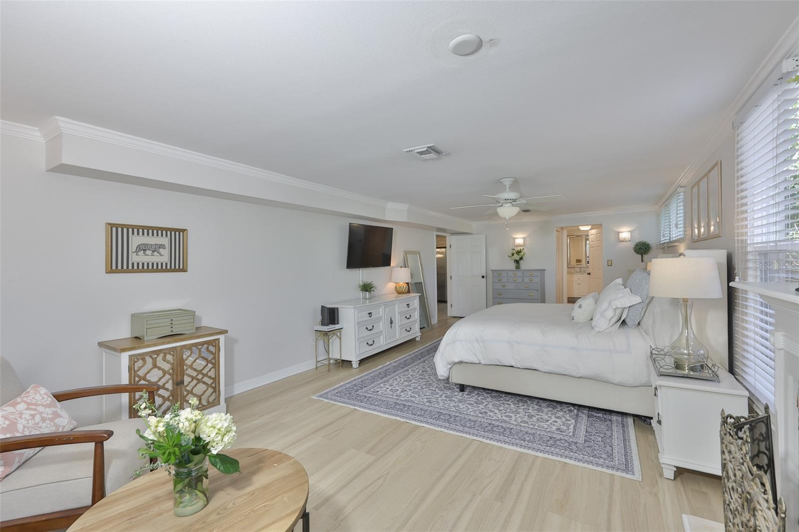 Listing photo id 21 for 1615 Watrous Avenue