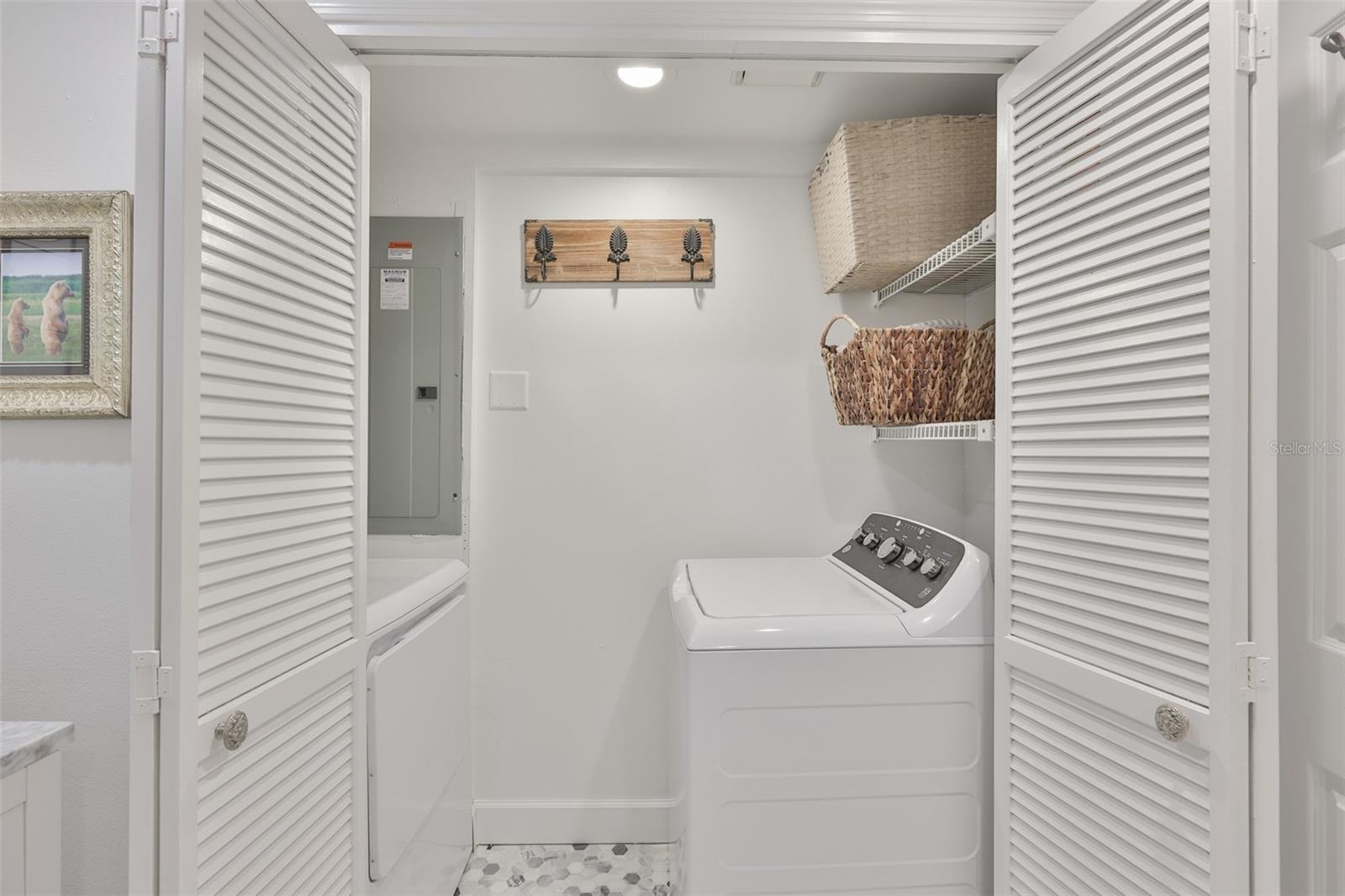 Listing photo id 24 for 1615 Watrous Avenue